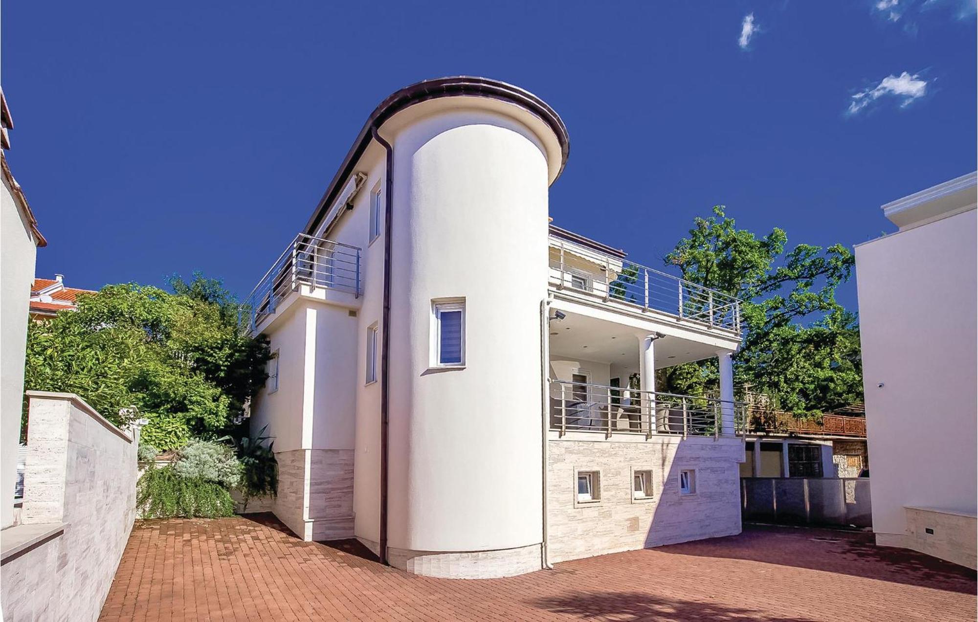 2 Bedroom Lovely Apartment In Crikvenica Exterior foto